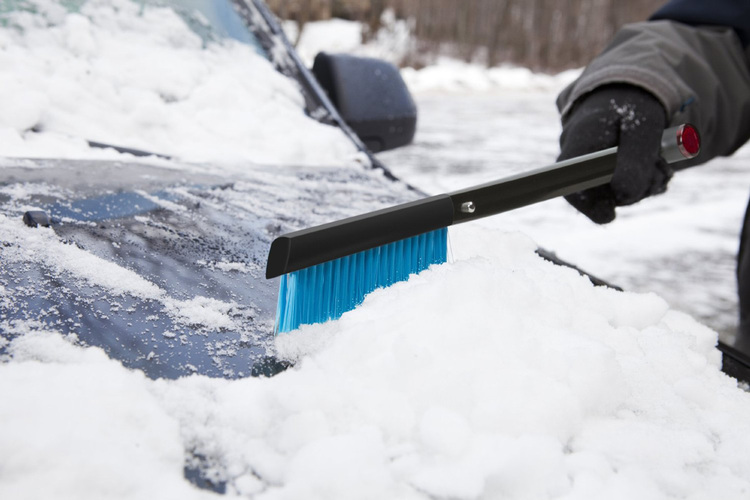 zeus-all-in-one-snow-shovel-brush-ice-scraper-3.jpg
